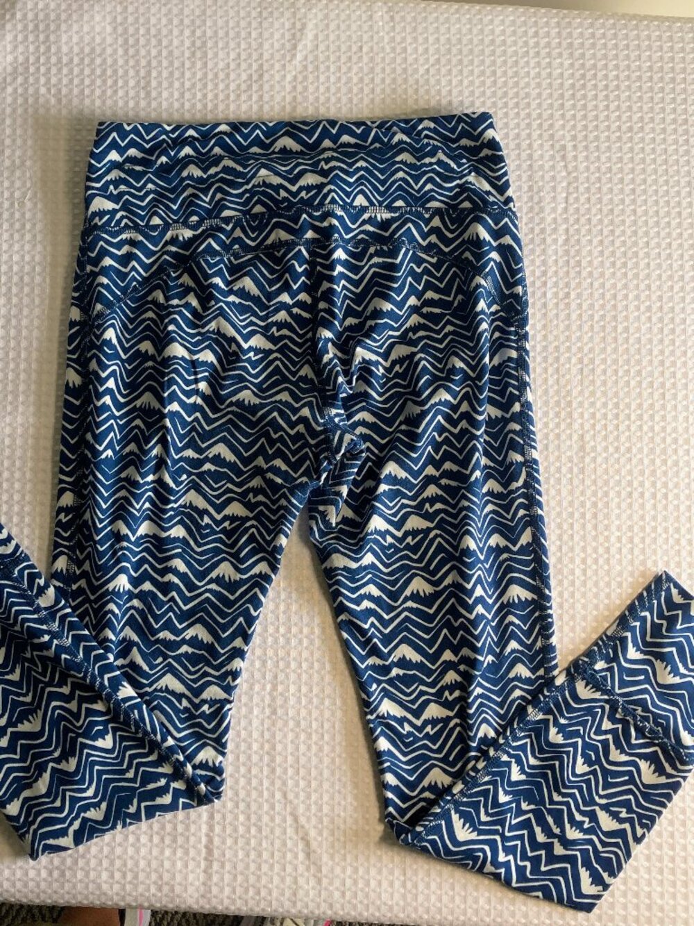 Buttery soft women's Rabbit running tights, med. blue with geometric pattern, M